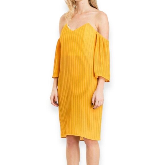 Elliatt Dresses & Skirts - Elliatt Marigold Pleat Off-the-shoulder Dress, Size XS, New with‎ tag